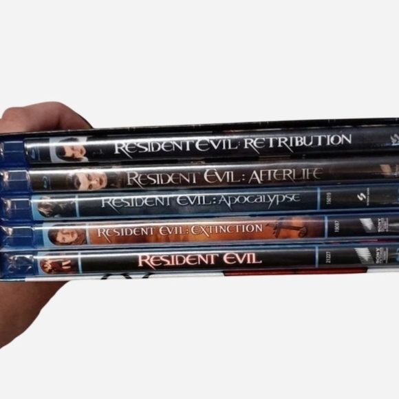 Resident Evil Complete Collection - Picture 2 of 5